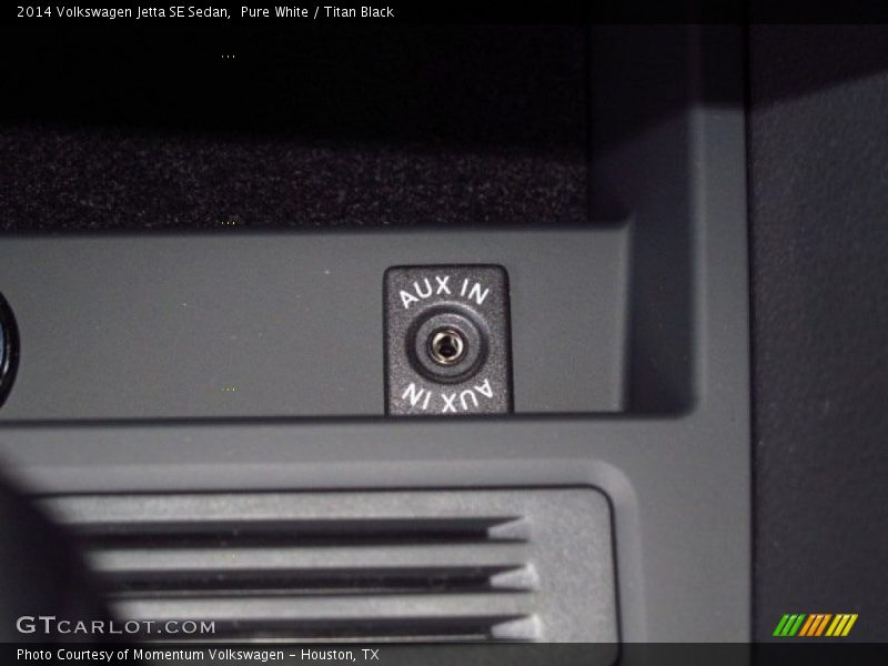 Pure White / Titan Black 2014 Volkswagen Jetta SE Sedan
