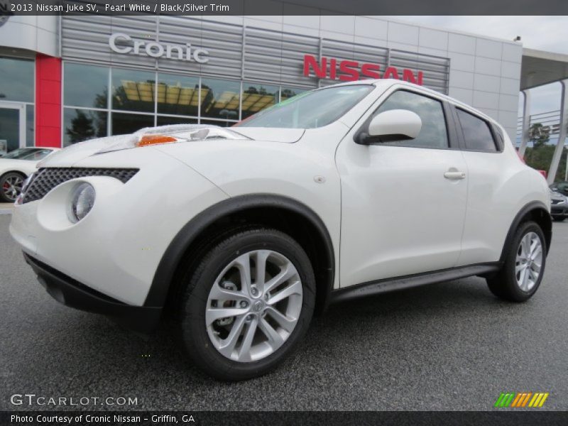 Pearl White / Black/Silver Trim 2013 Nissan Juke SV