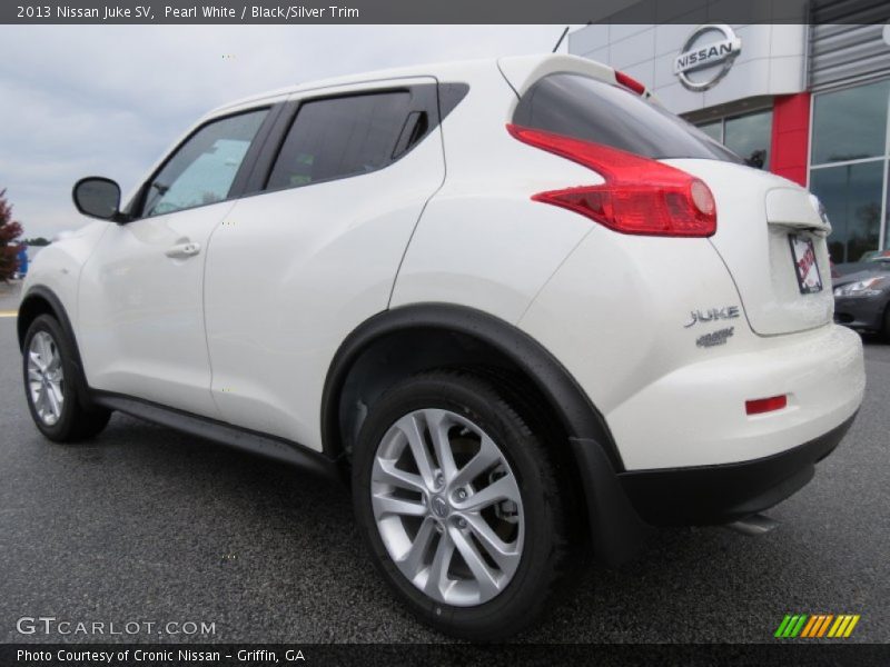 Pearl White / Black/Silver Trim 2013 Nissan Juke SV