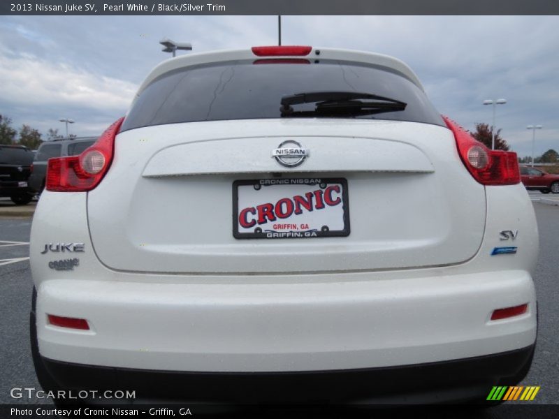Pearl White / Black/Silver Trim 2013 Nissan Juke SV