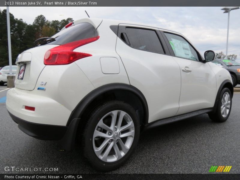 Pearl White / Black/Silver Trim 2013 Nissan Juke SV