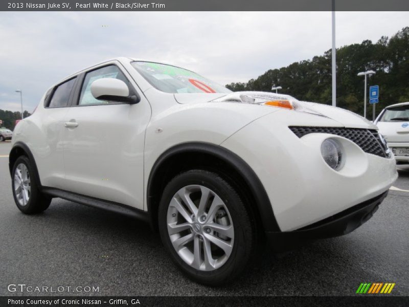 Pearl White / Black/Silver Trim 2013 Nissan Juke SV