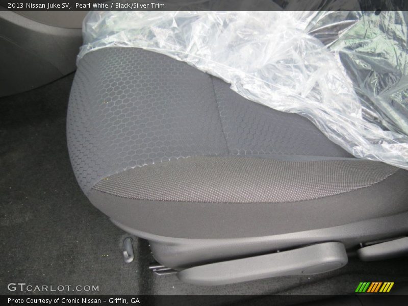 Pearl White / Black/Silver Trim 2013 Nissan Juke SV