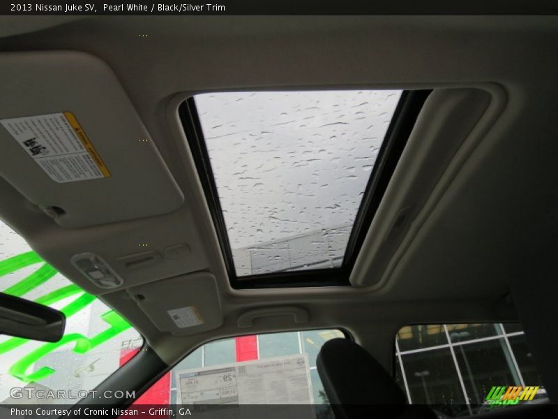 Pearl White / Black/Silver Trim 2013 Nissan Juke SV
