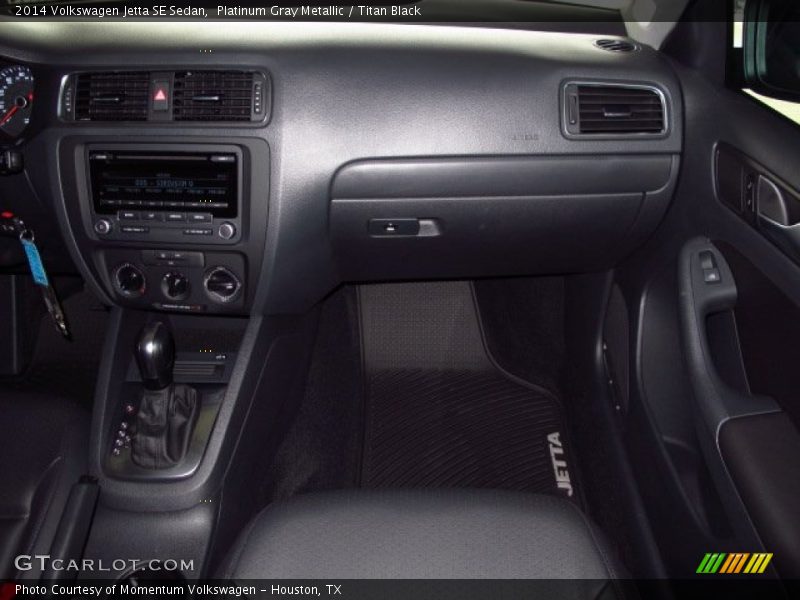 Platinum Gray Metallic / Titan Black 2014 Volkswagen Jetta SE Sedan