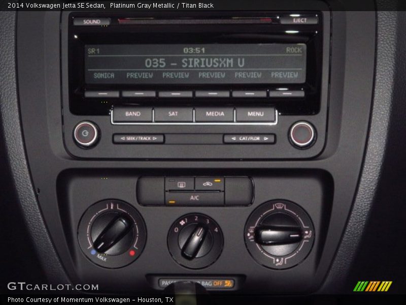 Platinum Gray Metallic / Titan Black 2014 Volkswagen Jetta SE Sedan