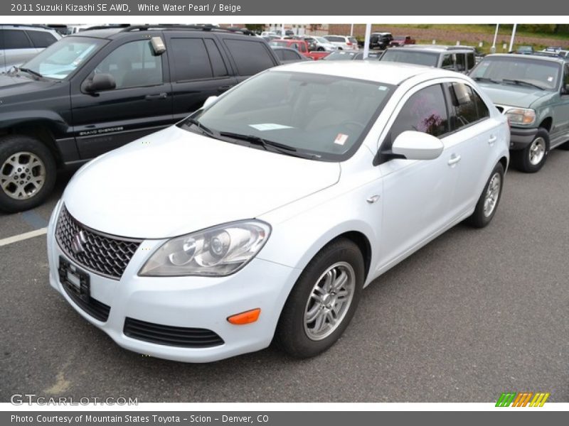 Front 3/4 View of 2011 Kizashi SE AWD