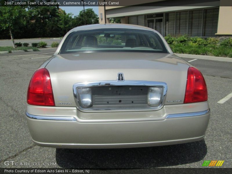 Cashmere Tri-Coat / Light Camel 2007 Lincoln Town Car Signature