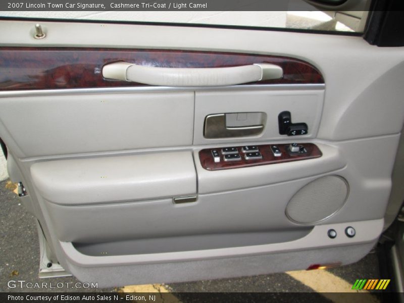 Cashmere Tri-Coat / Light Camel 2007 Lincoln Town Car Signature