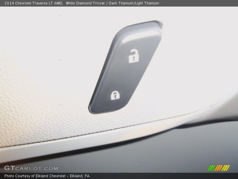White Diamond Tricoat / Dark Titanium/Light Titanium 2014 Chevrolet Traverse LT AWD