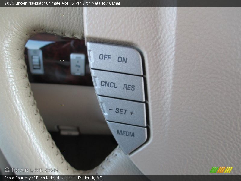 Silver Birch Metallic / Camel 2006 Lincoln Navigator Ultimate 4x4