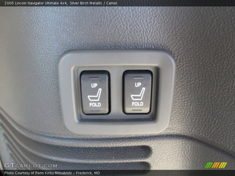 Silver Birch Metallic / Camel 2006 Lincoln Navigator Ultimate 4x4