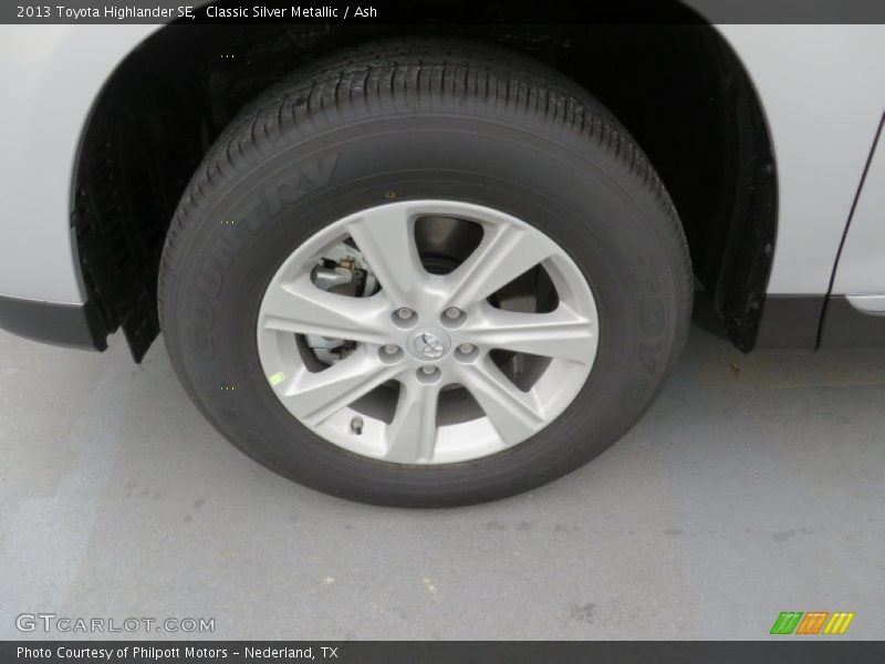 Classic Silver Metallic / Ash 2013 Toyota Highlander SE