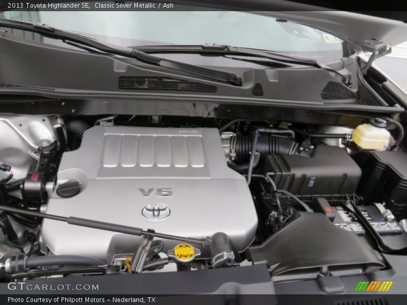 Classic Silver Metallic / Ash 2013 Toyota Highlander SE