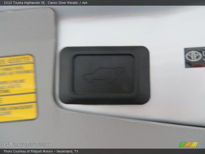 Classic Silver Metallic / Ash 2013 Toyota Highlander SE