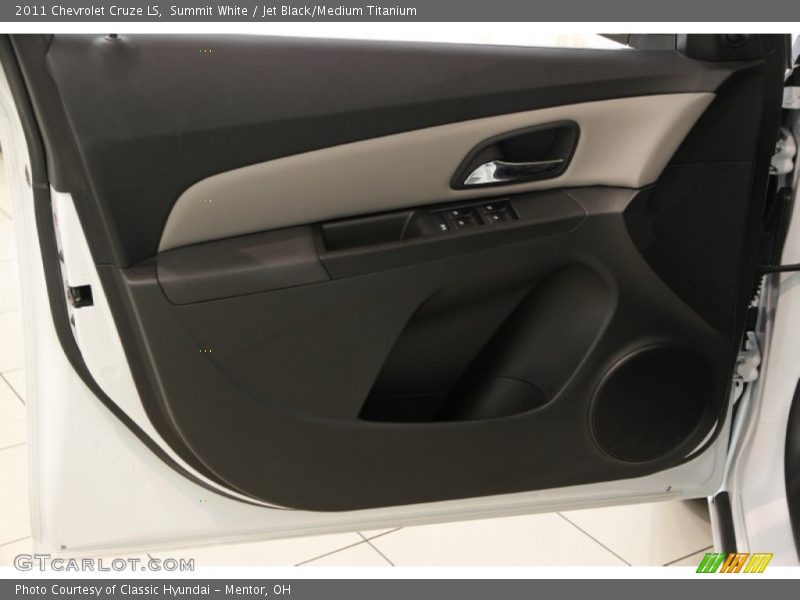 Summit White / Jet Black/Medium Titanium 2011 Chevrolet Cruze LS