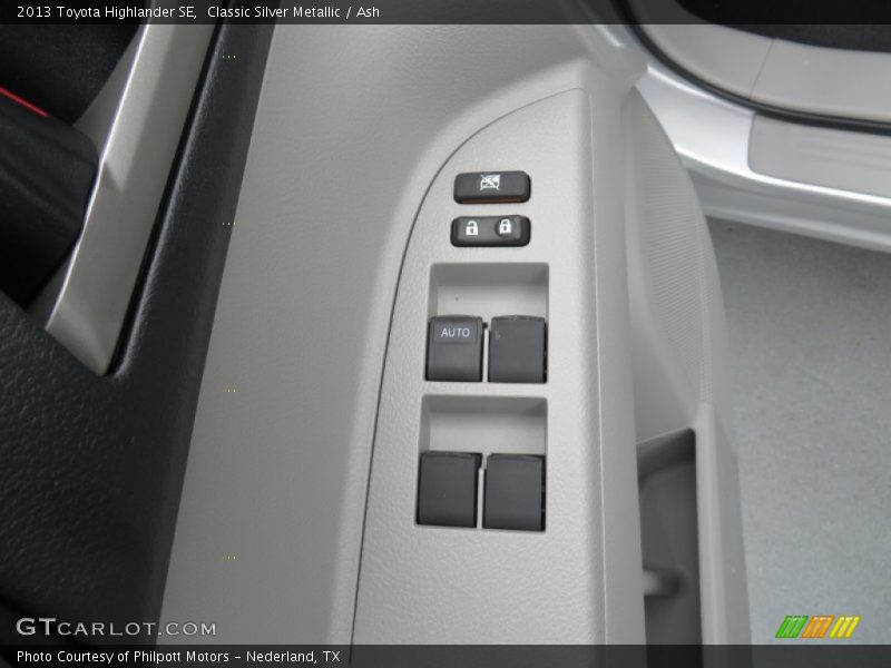 Classic Silver Metallic / Ash 2013 Toyota Highlander SE