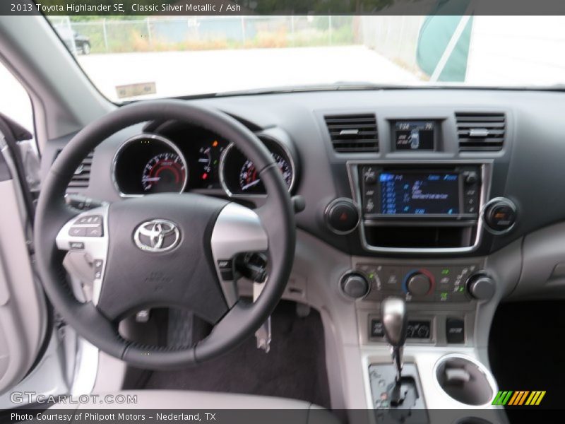 Classic Silver Metallic / Ash 2013 Toyota Highlander SE