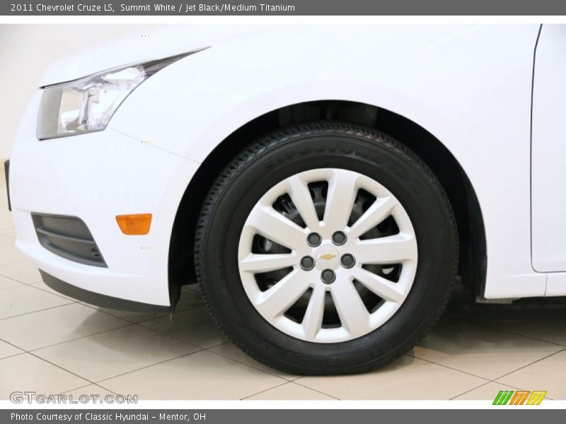 Summit White / Jet Black/Medium Titanium 2011 Chevrolet Cruze LS