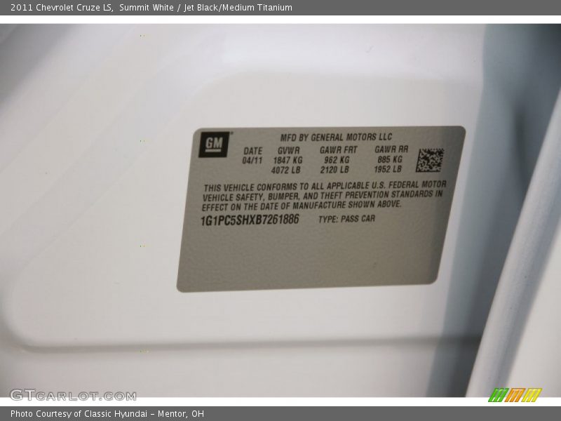 Summit White / Jet Black/Medium Titanium 2011 Chevrolet Cruze LS