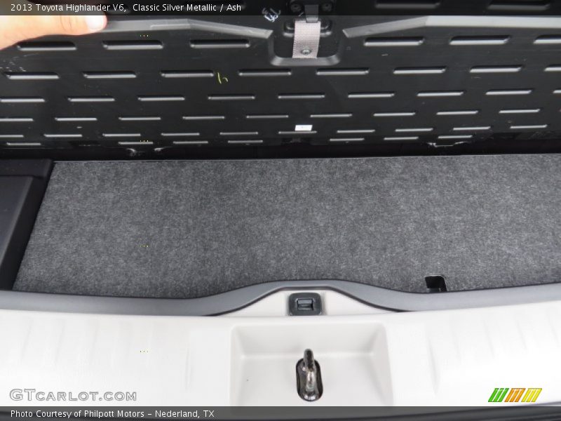 Classic Silver Metallic / Ash 2013 Toyota Highlander V6