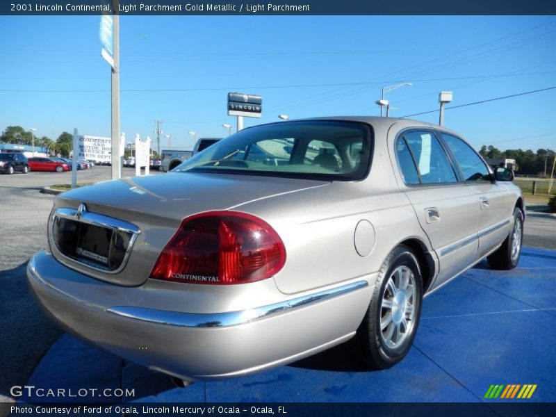 Light Parchment Gold Metallic / Light Parchment 2001 Lincoln Continental