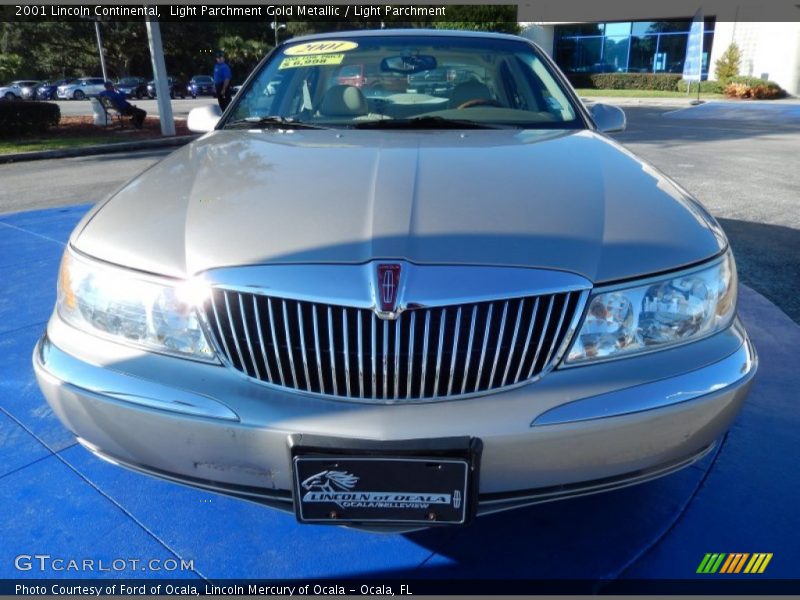 Light Parchment Gold Metallic / Light Parchment 2001 Lincoln Continental