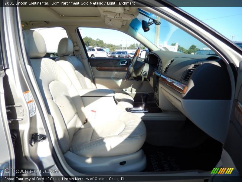 Light Parchment Gold Metallic / Light Parchment 2001 Lincoln Continental