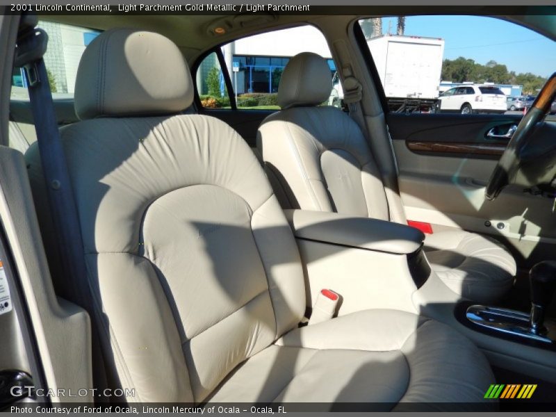 Light Parchment Gold Metallic / Light Parchment 2001 Lincoln Continental