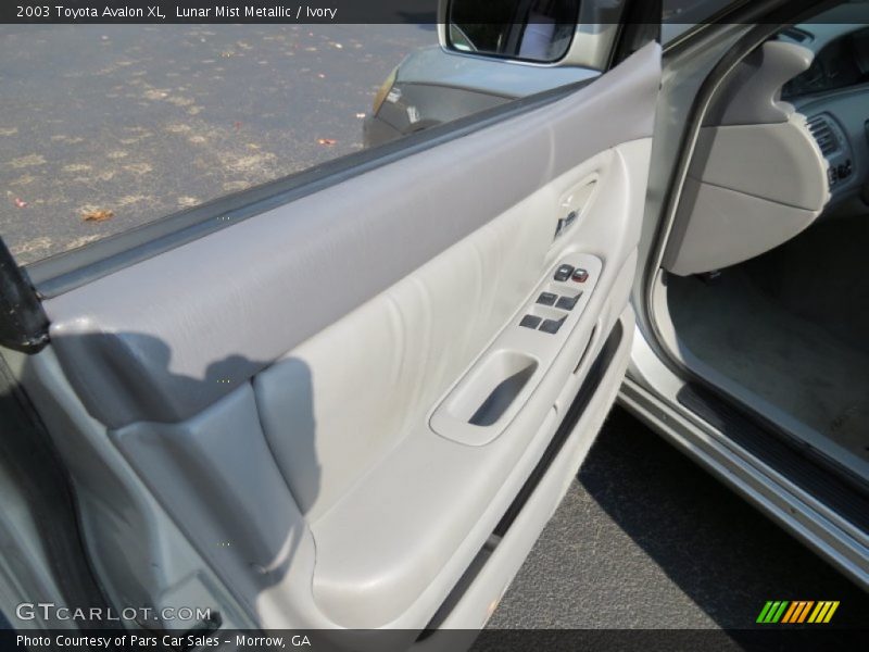 Lunar Mist Metallic / Ivory 2003 Toyota Avalon XL
