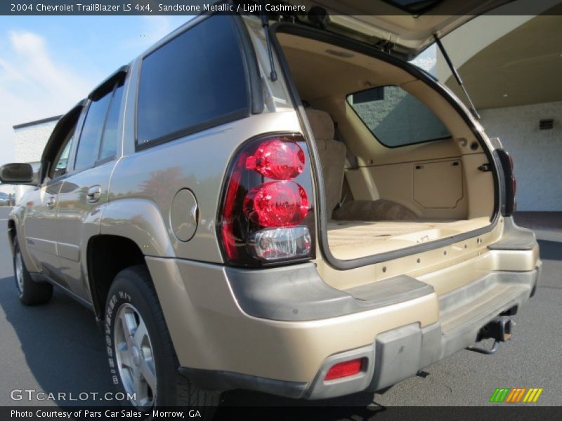 Sandstone Metallic / Light Cashmere 2004 Chevrolet TrailBlazer LS 4x4