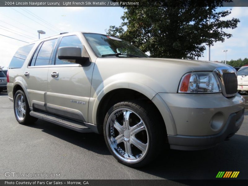 Light French Silk Metallic / Light Parchment 2004 Lincoln Navigator Luxury