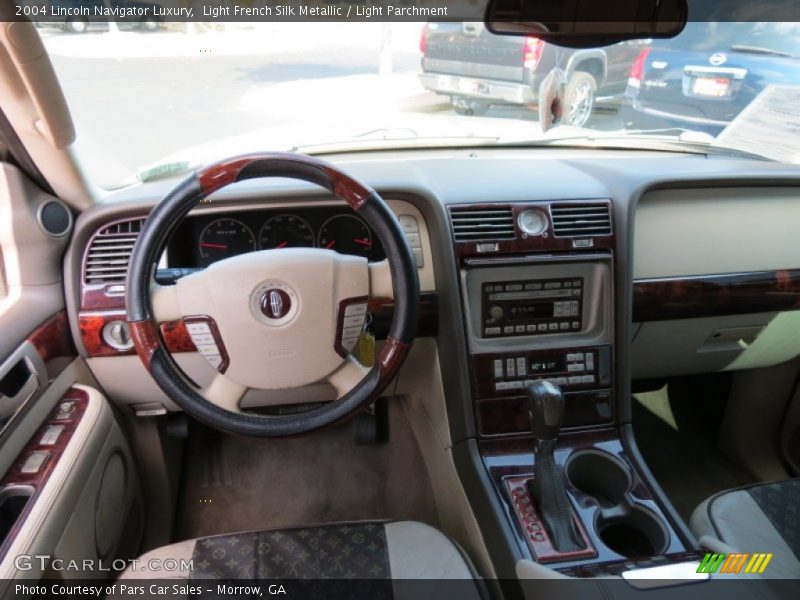Light French Silk Metallic / Light Parchment 2004 Lincoln Navigator Luxury