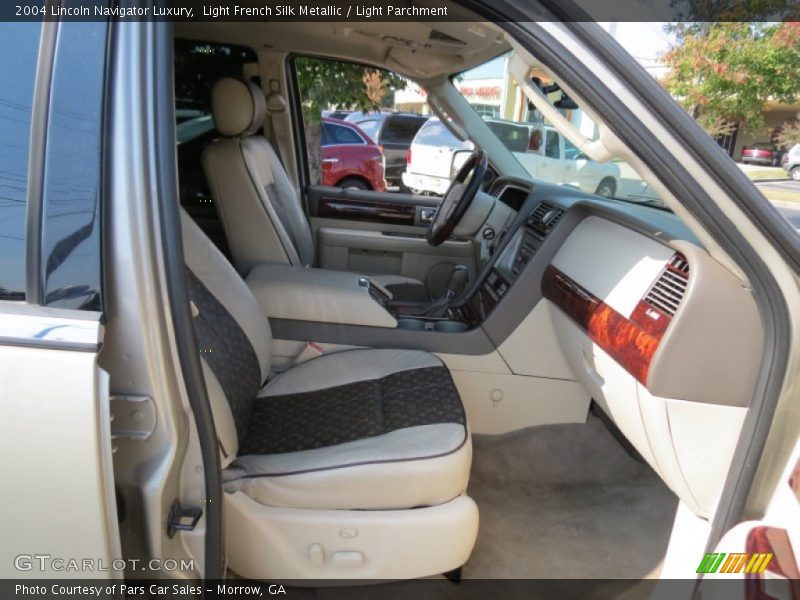 Light French Silk Metallic / Light Parchment 2004 Lincoln Navigator Luxury