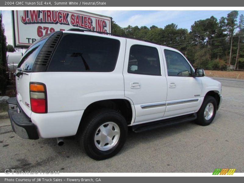 Summit White / Neutral/Shale 2004 GMC Yukon SLE 4x4