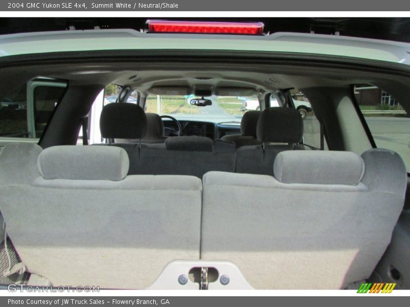 Summit White / Neutral/Shale 2004 GMC Yukon SLE 4x4
