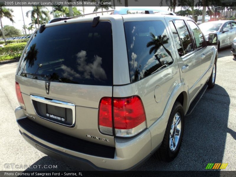 Light French Silk Metallic / Camel 2005 Lincoln Aviator Luxury