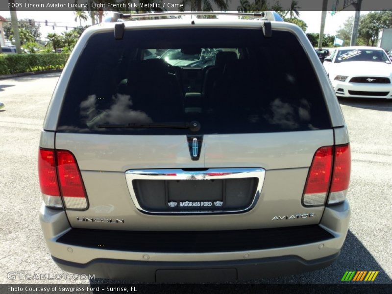 Light French Silk Metallic / Camel 2005 Lincoln Aviator Luxury