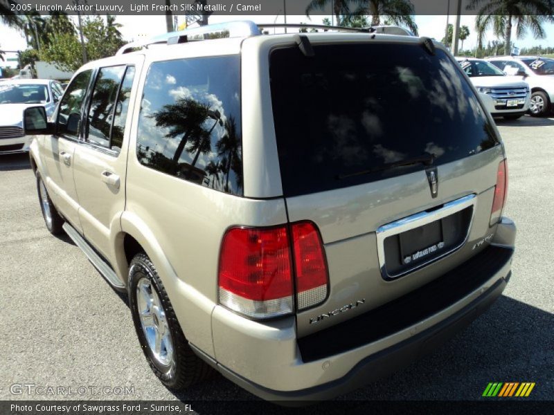 Light French Silk Metallic / Camel 2005 Lincoln Aviator Luxury