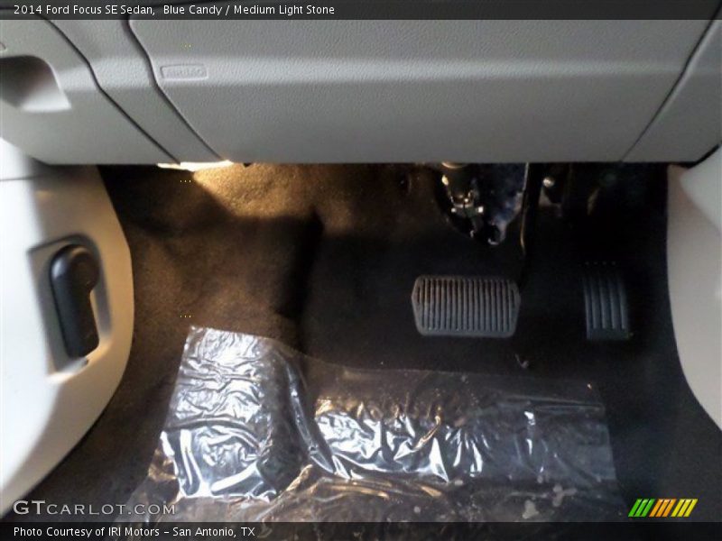 Blue Candy / Medium Light Stone 2014 Ford Focus SE Sedan