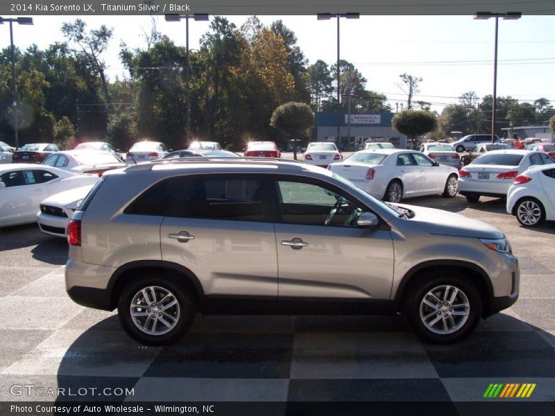 Titanium Silver / Black 2014 Kia Sorento LX