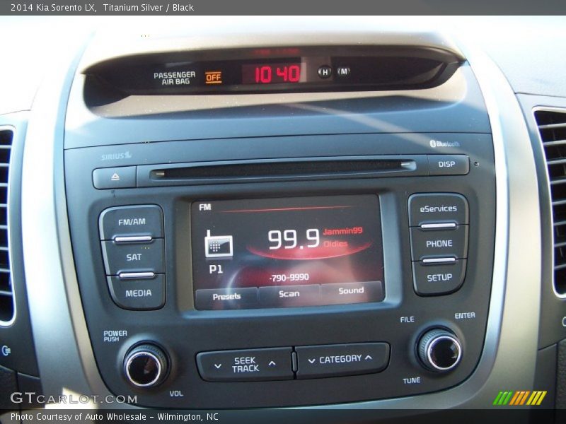 Titanium Silver / Black 2014 Kia Sorento LX
