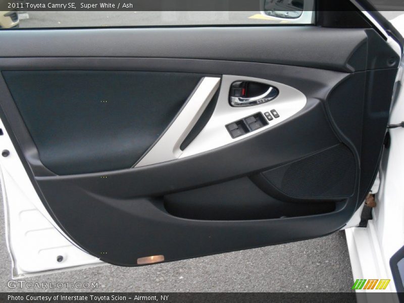 Super White / Ash 2011 Toyota Camry SE