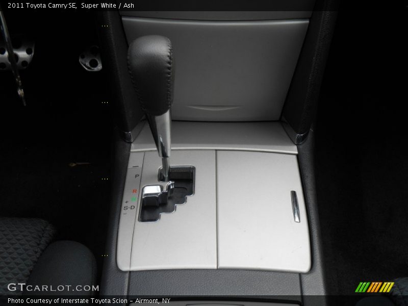 Super White / Ash 2011 Toyota Camry SE