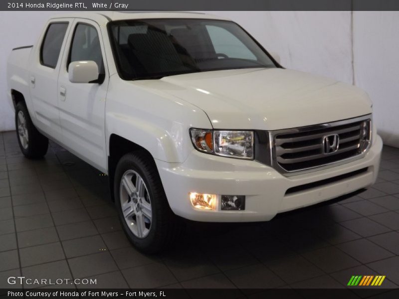 Front 3/4 View of 2014 Ridgeline RTL