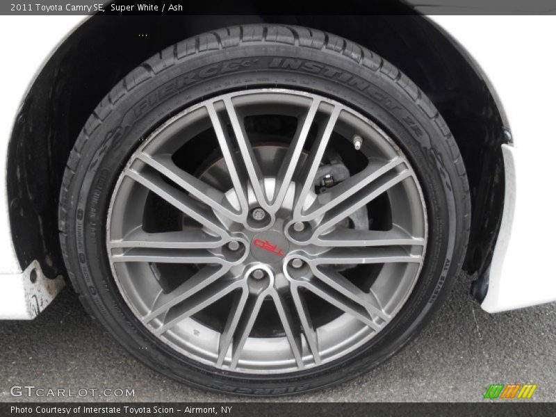 Super White / Ash 2011 Toyota Camry SE