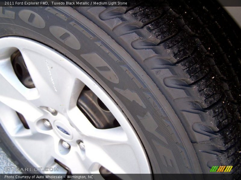 Tuxedo Black Metallic / Medium Light Stone 2011 Ford Explorer FWD
