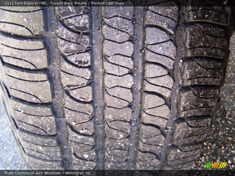 Tuxedo Black Metallic / Medium Light Stone 2011 Ford Explorer FWD