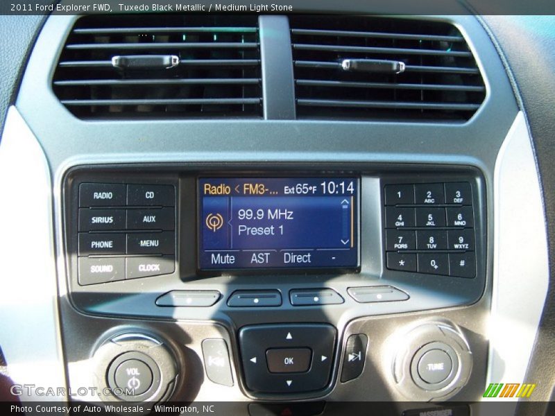 Tuxedo Black Metallic / Medium Light Stone 2011 Ford Explorer FWD
