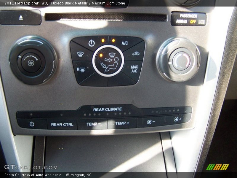 Tuxedo Black Metallic / Medium Light Stone 2011 Ford Explorer FWD